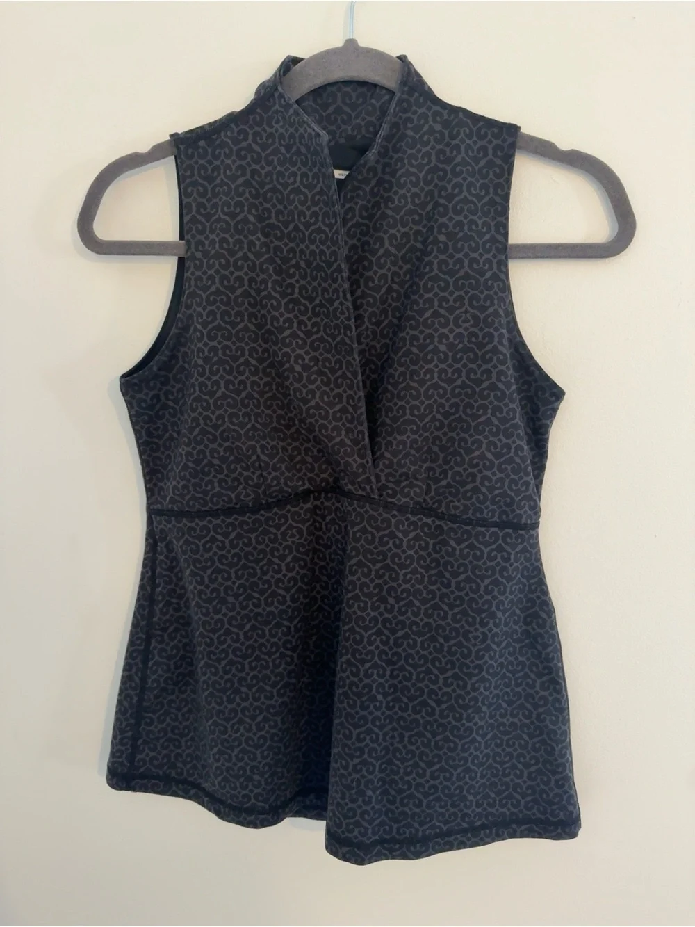 Lululemon Wet Dry Warm Black Print Sleeveless Peplum Vest Tunic Athletic Top